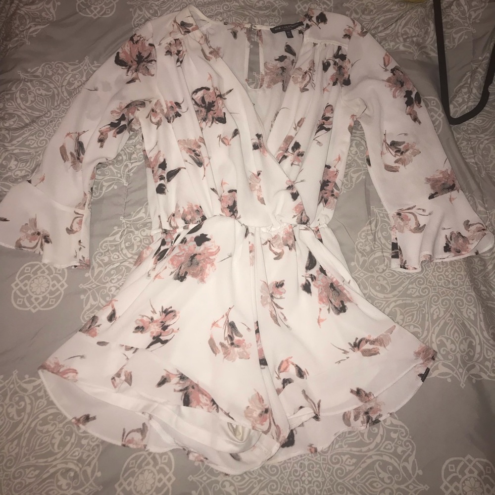FLORAL ROMPER🌸🌺🌷🌱⭐️